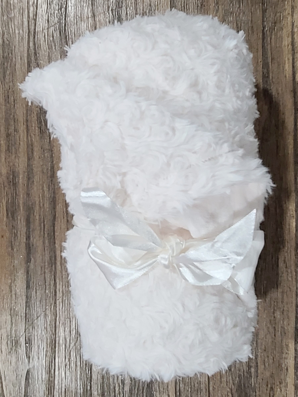 Ulta Beauty White Plush Throw Blanket Size 50 × 60 NEW